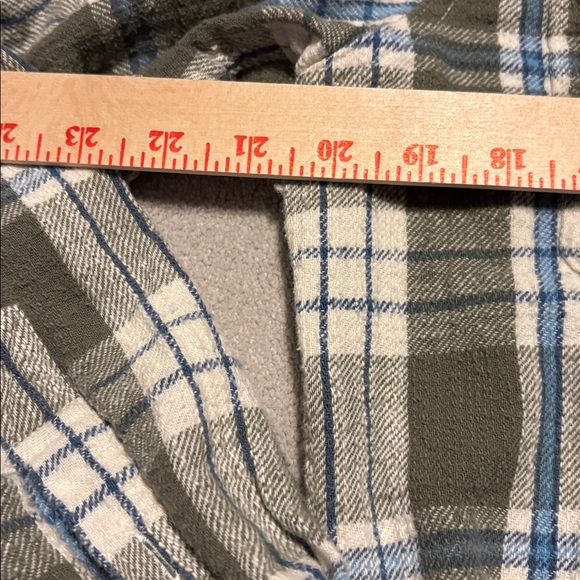 L.L. Bean Flannel Plaid Button Down Shirt. Medium. Slightly fitted. - Picture 2 of 5